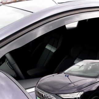 ΑΝΕΜΟΘΡΑΥΣΤΕΣ ΓΙΑ AUDI Q4 E-TRON 5D 2021+  ΑΥΤΟΚΙΝΗΤΟΥ ΑΠΟ ΕΥΚΑΜΠΤΟ ΦΙΜΕ ΠΛΑΣΤΙΚΟ HEKO - 2 ΤΕΜ.